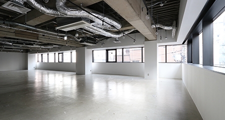 新富オフィス | リノベ済みセミスケルトン空間