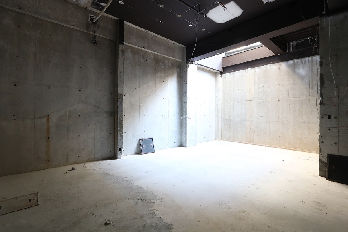 表参道オフィス・店舗 | 天井高約4mスケルトン空間