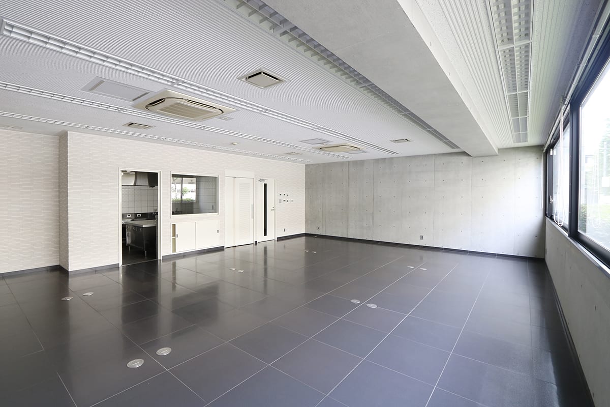 池尻オフィス | 内装費補助&2つの大型ガレージ付きの路面空間